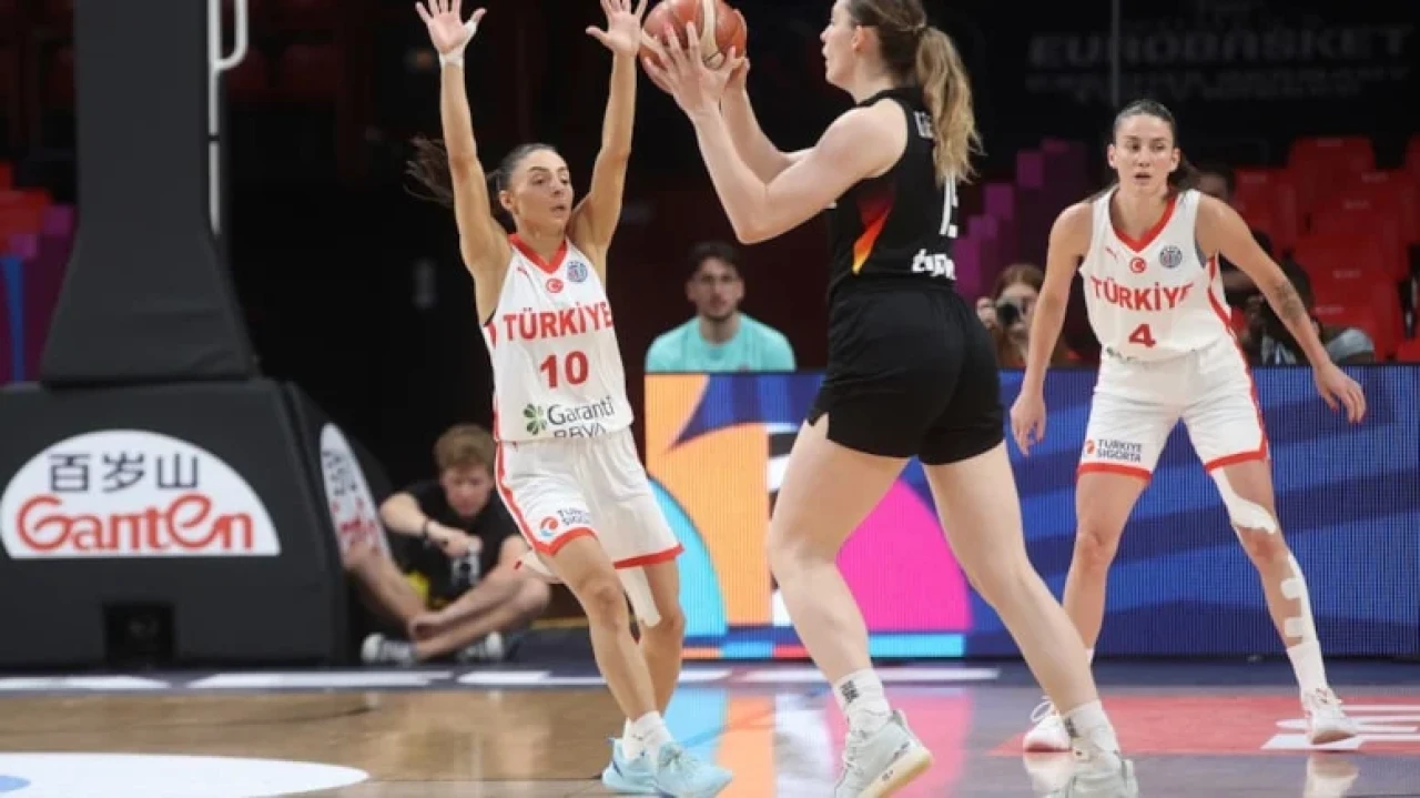 A Milli Kadın Basketbol Takımı Almanya'ya yenilerek 5'incilik şansını kaybetti, Litvanya ile mücadele edecek