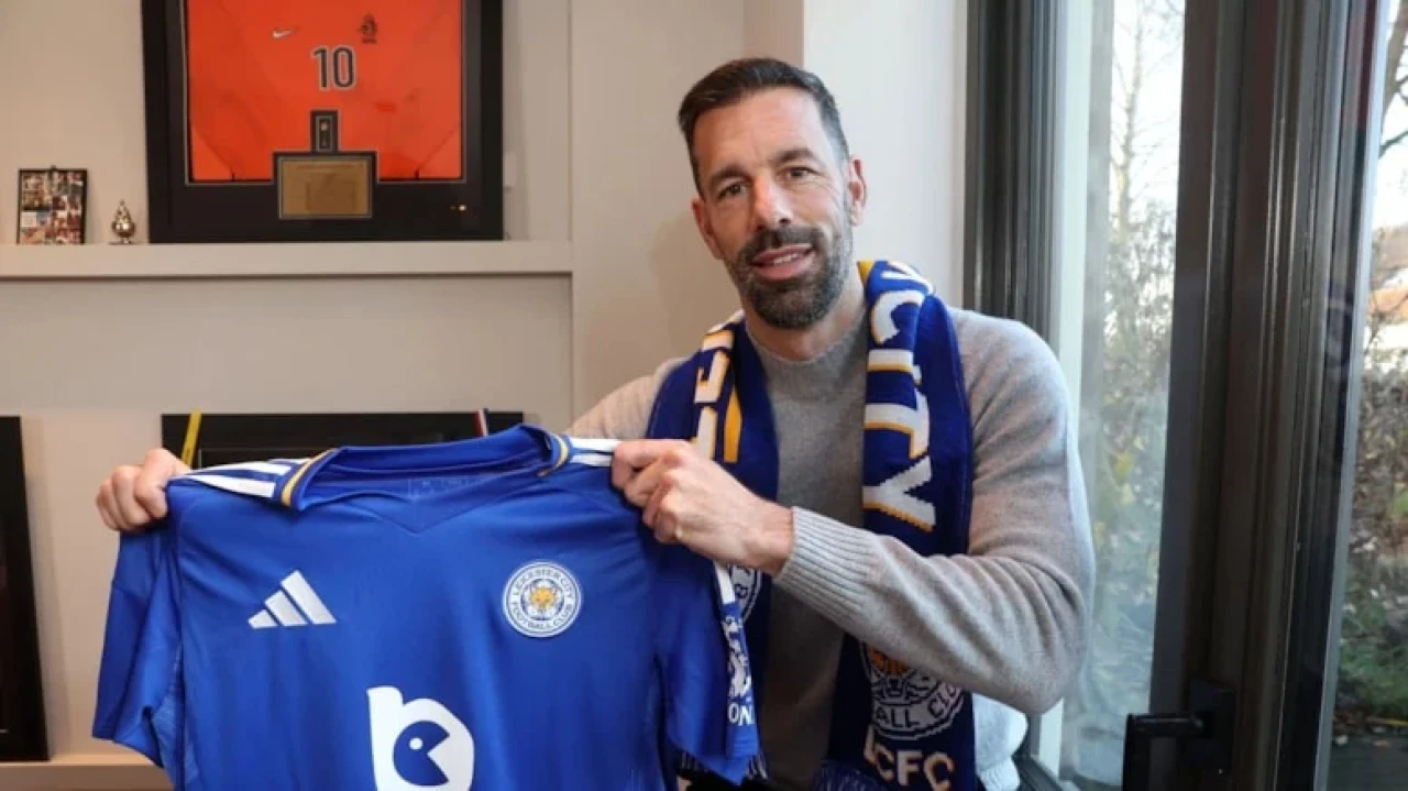 Leicester City, Hollandalı teknik direktör Van Nistelrooy ile yollarını ayırdı