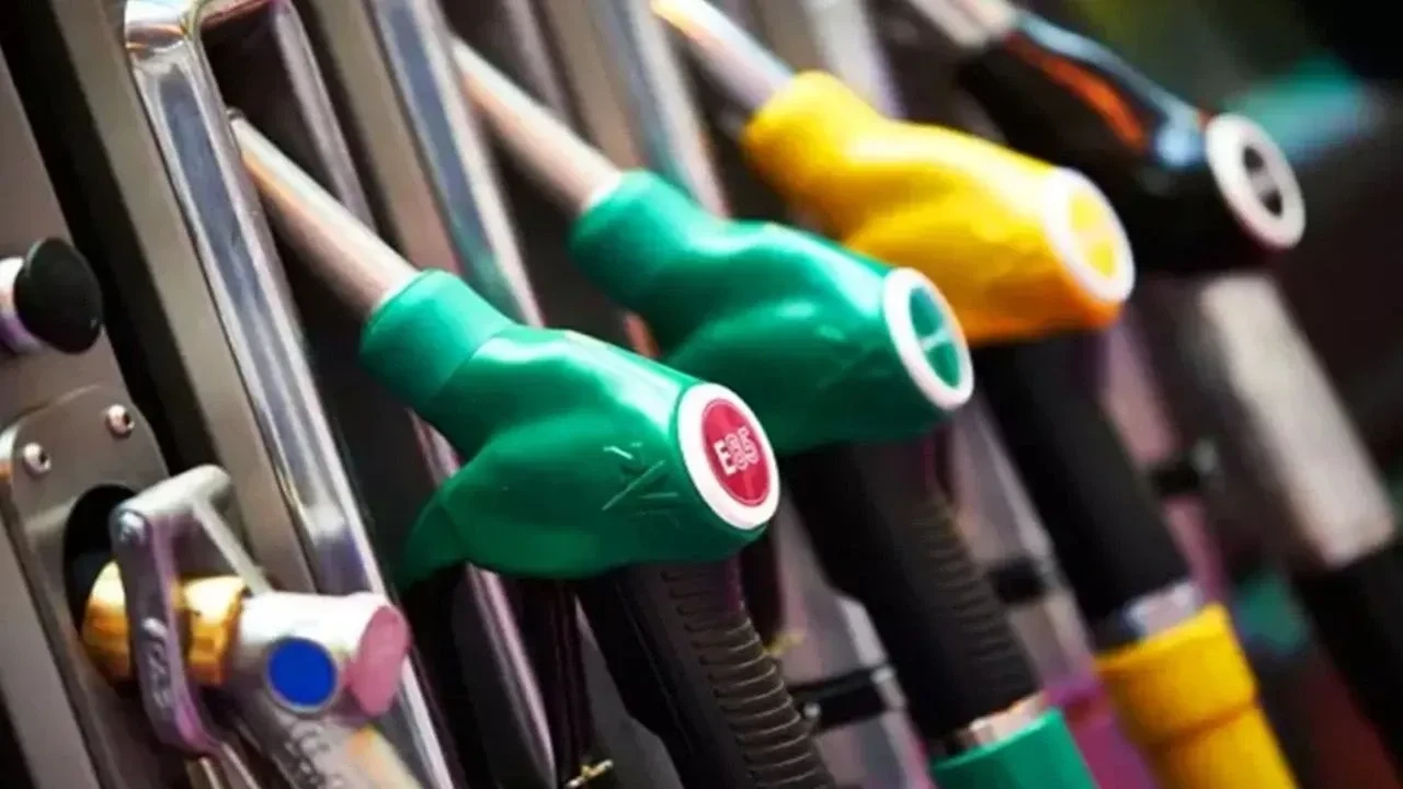 Orta Doğu'daki gerilim akaryakıt fiyatlarını zirveye taşıyabilir; benzine 55, motorine 60 lira riski!