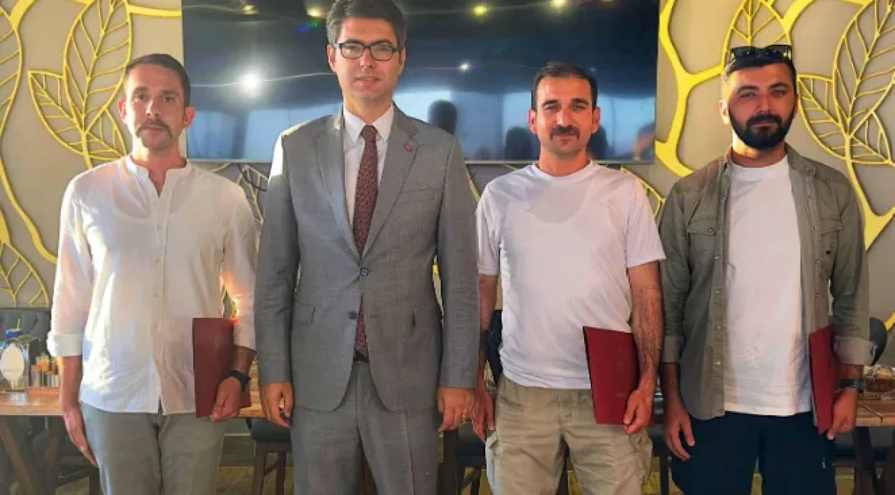 Erciş Kaymakamlığı’ndan Veda Yemeği ve Başarı Belgesi Takdimi
