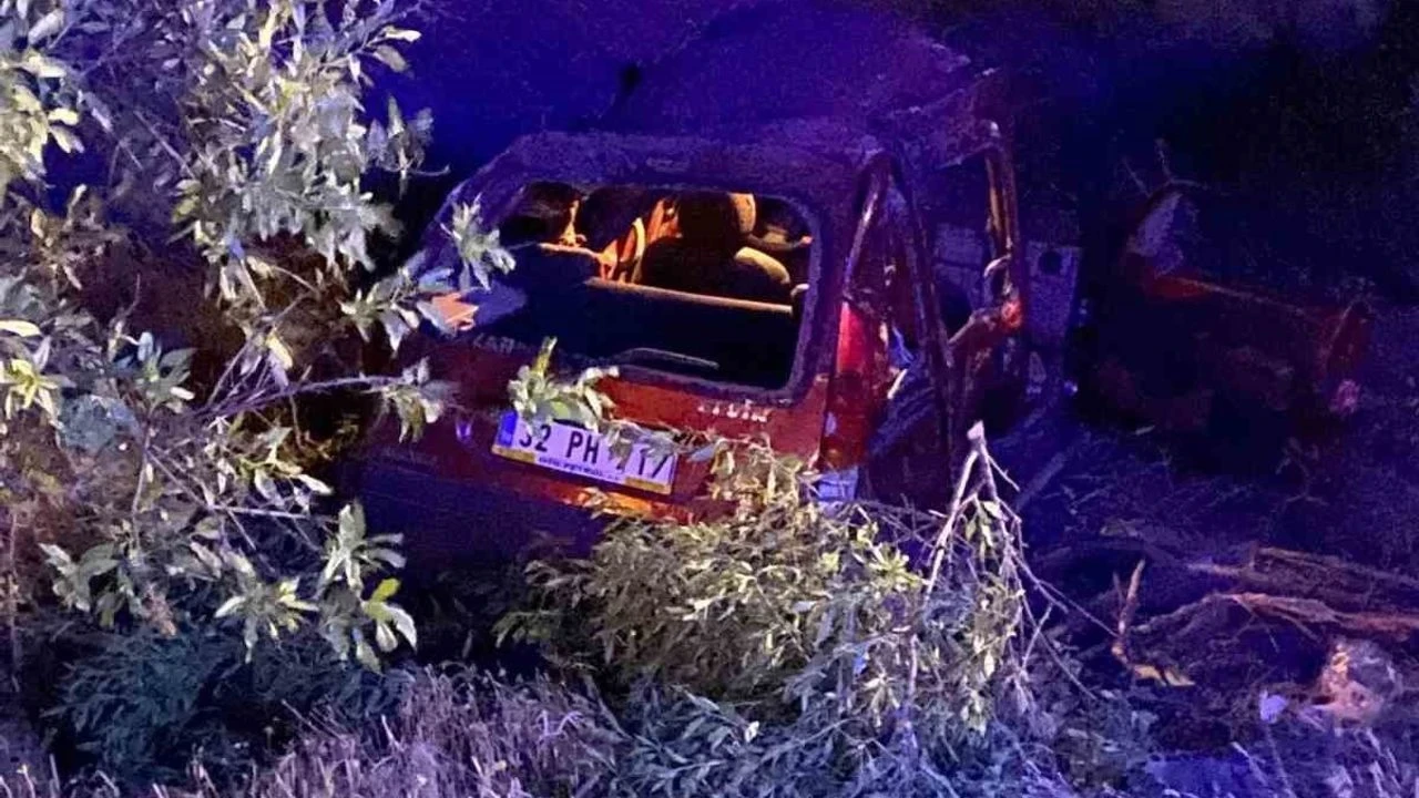 Isparta'da gece trafik kazası: 2 ağır yaralı, 7 kişi hastaneye sevk edildi