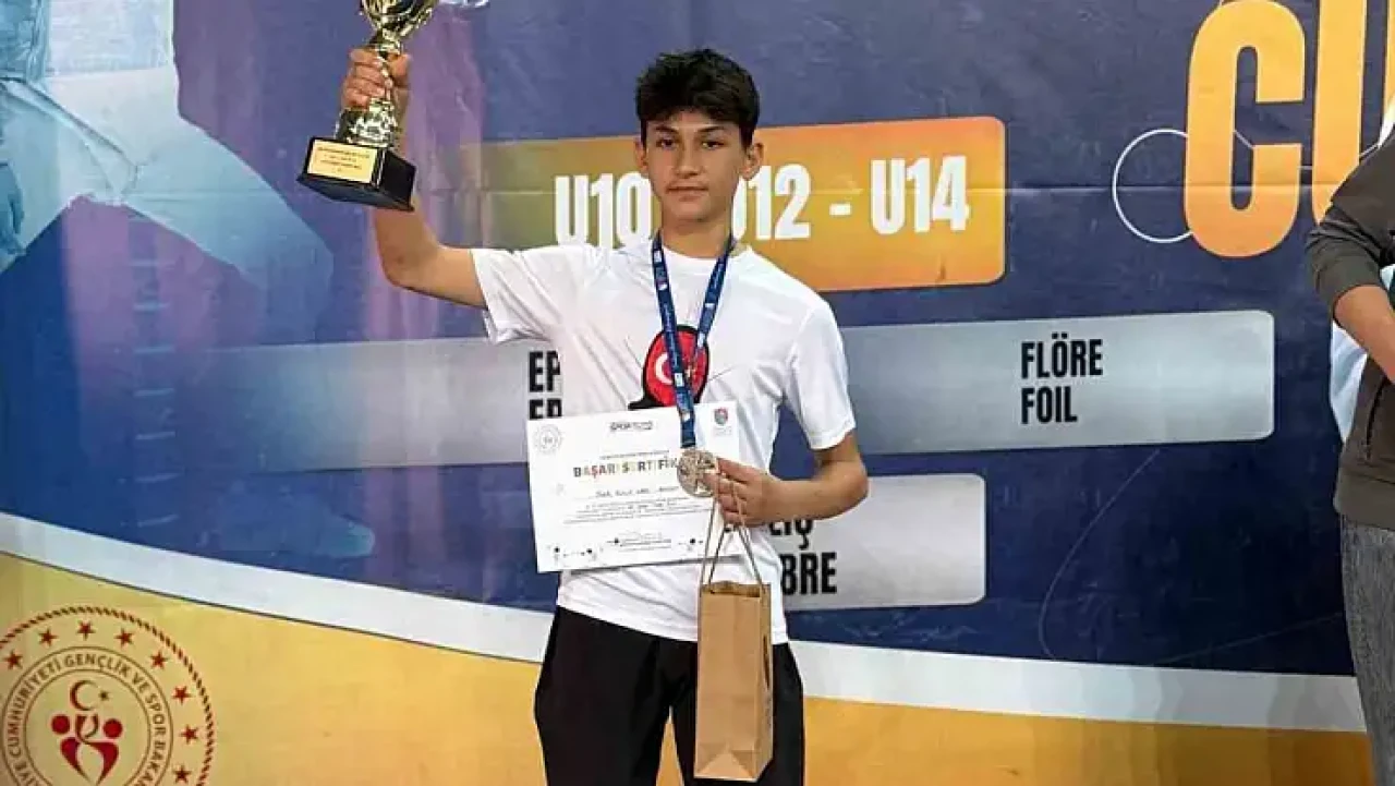 Vanlı Sporcu Suer Bulut, Tarihe Geçerek İlk Milli Eskrimci Oldu