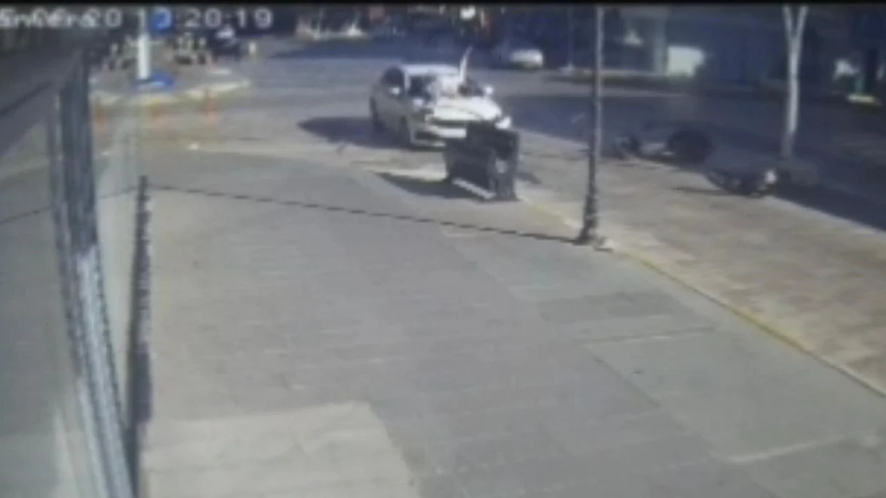 Antalya'da Trafik Kazası: Motosiklet Sürücüsü Ağır Yaralandı, Önlemler Yetersiz!