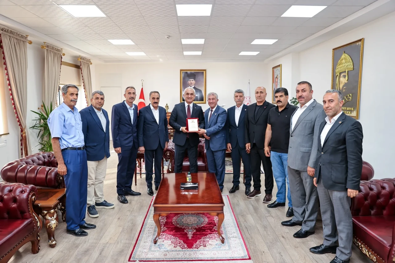 Muş Ovası Muhtarlar Derneği Başkanı Turan Süme’den Vali Avni Çakır’a Ziyaret