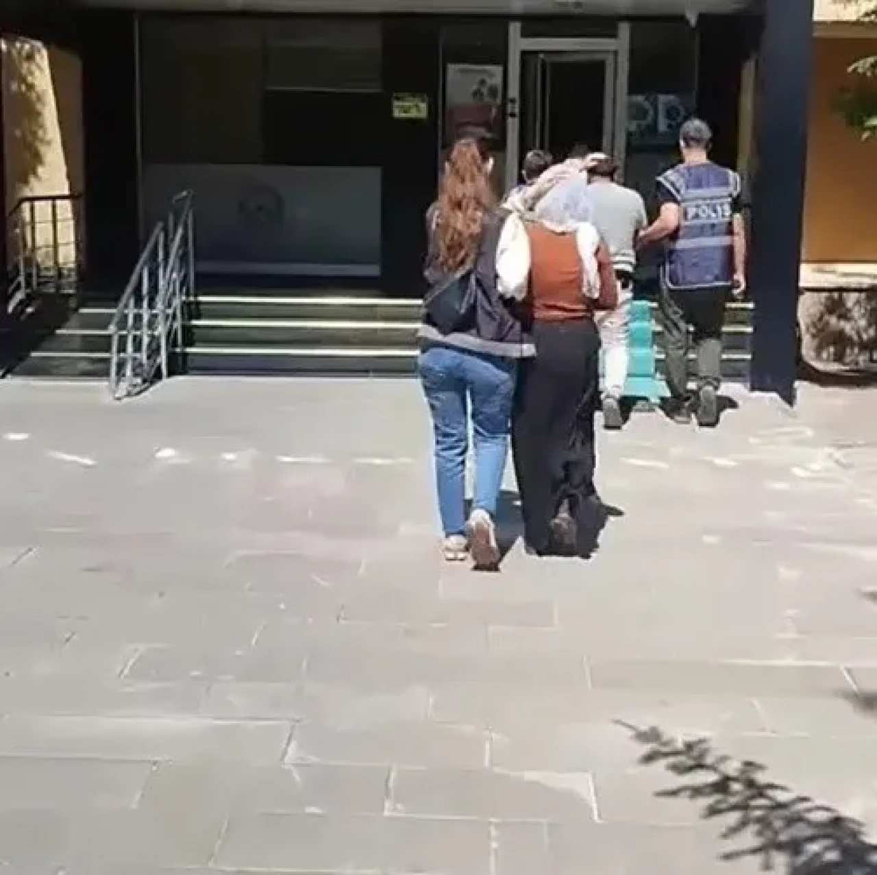 Bayburt'ta hırsızlık şüphelileri Sivas'ta yakalanıp tutuklandı