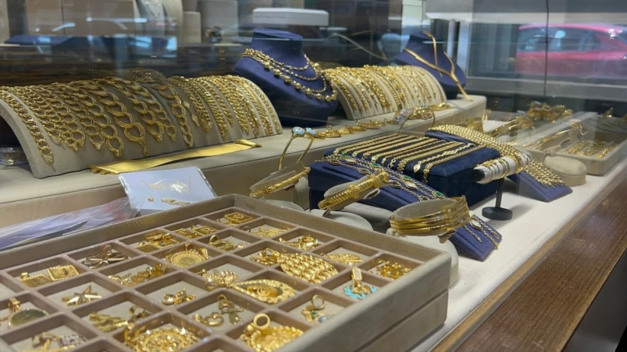 İran-İsrail çatışması sonrası altın fiyatları dalgalanıyor, yatırımcılara yeni fırsatlar sunuyor.