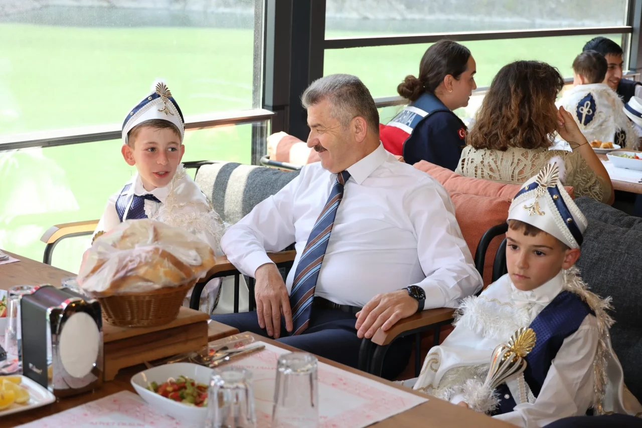 Artvin'de Geleneksel Sünnet Şöleni Renkli Görüntülere Sahne Oldu