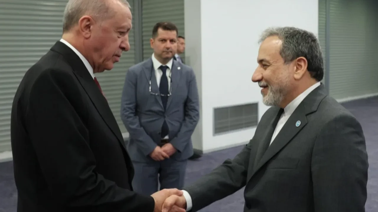 Erdoğan, İran Dışişleri Bakanı ile diplomatik ilişkileri güçlendirmek için görüştü