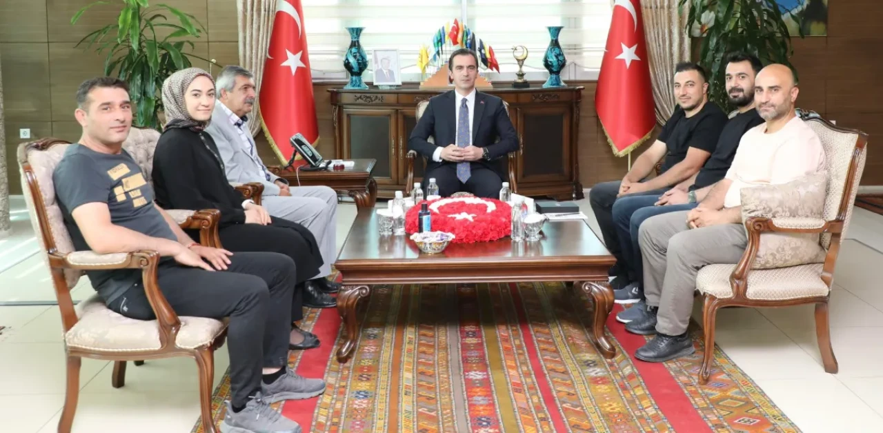 Bitlis Gazeteciler Cemiyeti Başkanı Hakan Okay ve İş İnsanı Ferhat Naci Ersan’dan Vali Ahmet Karakaya’ya Ziyaret