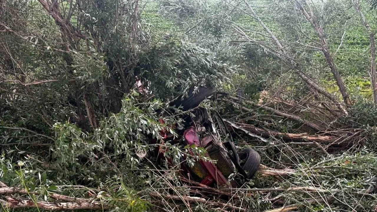 Kayseri'de otomobil şarampole devrildi, 5 yaralı! Kazaya ilişkin soruşturma başlatıldı.