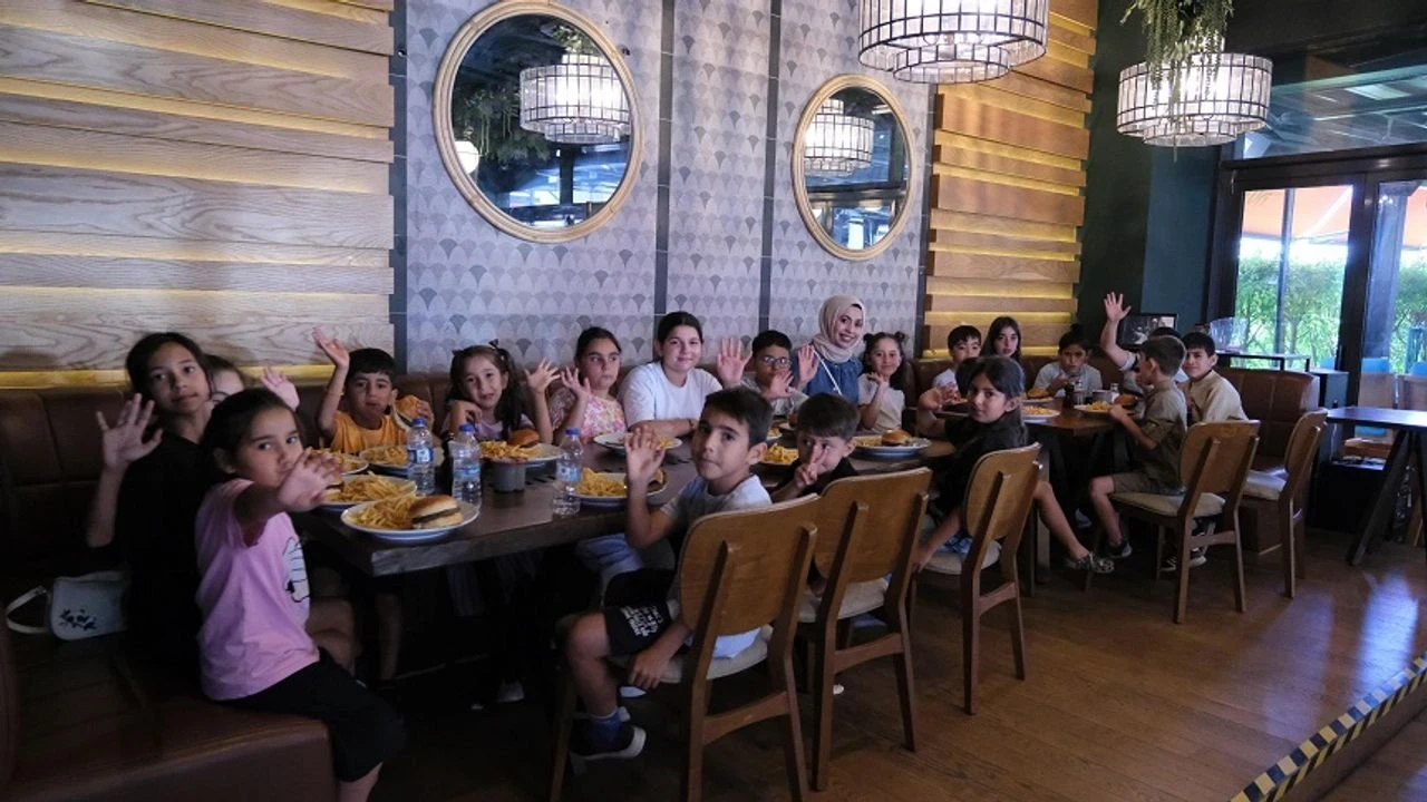 Antalya'da MÜSİAD'dan Öksüz ve Yetim Çocuklar İçin Eğlenceli Karne Şenliği Düzenlendi