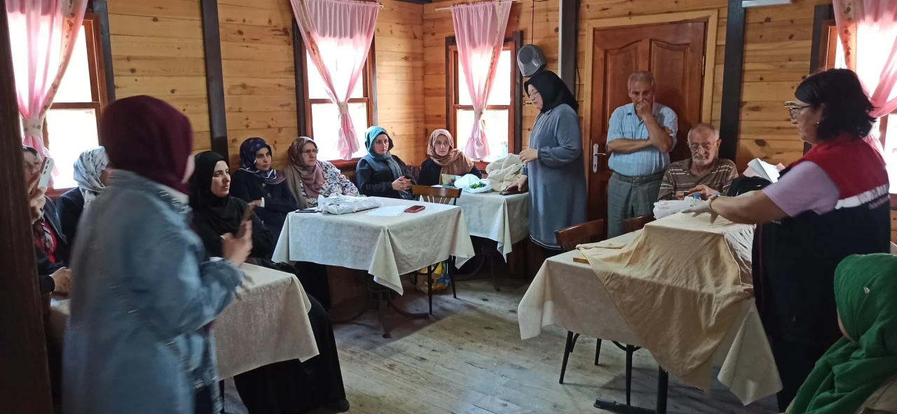 Çaykara’da Kadın Kooperatifine Uygulamalı Beyaz Peynir Eğitimi Düzenlendi