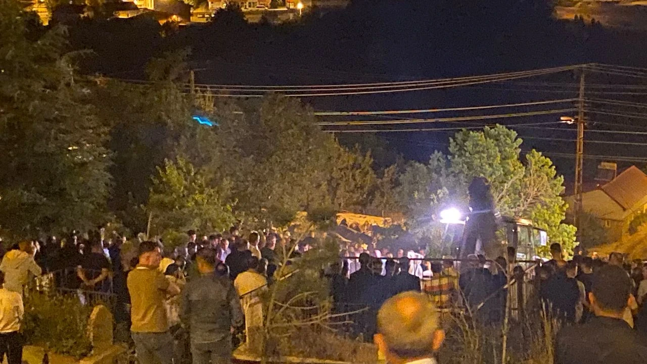 Bitlis'te kaza kurbanları son yolculuğuna uğurlandı, binlerce kişi cenazeye katıldı