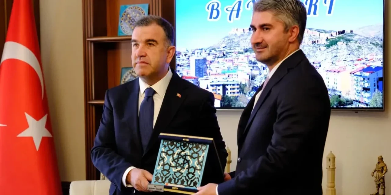 Aile ve Sosyal Hizmetler Bakan Yardımcısı Zafer Tarıkdaroğlu Bayburt Valiliğini Ziyaret Etti