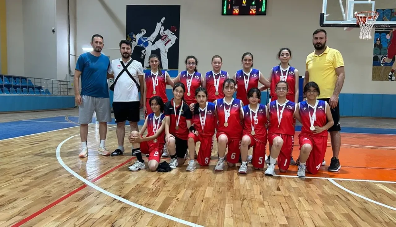 Bitlis’in Gururu: Kız Basketbol Takımı ANALİG Bölge Şampiyonu Oldu!