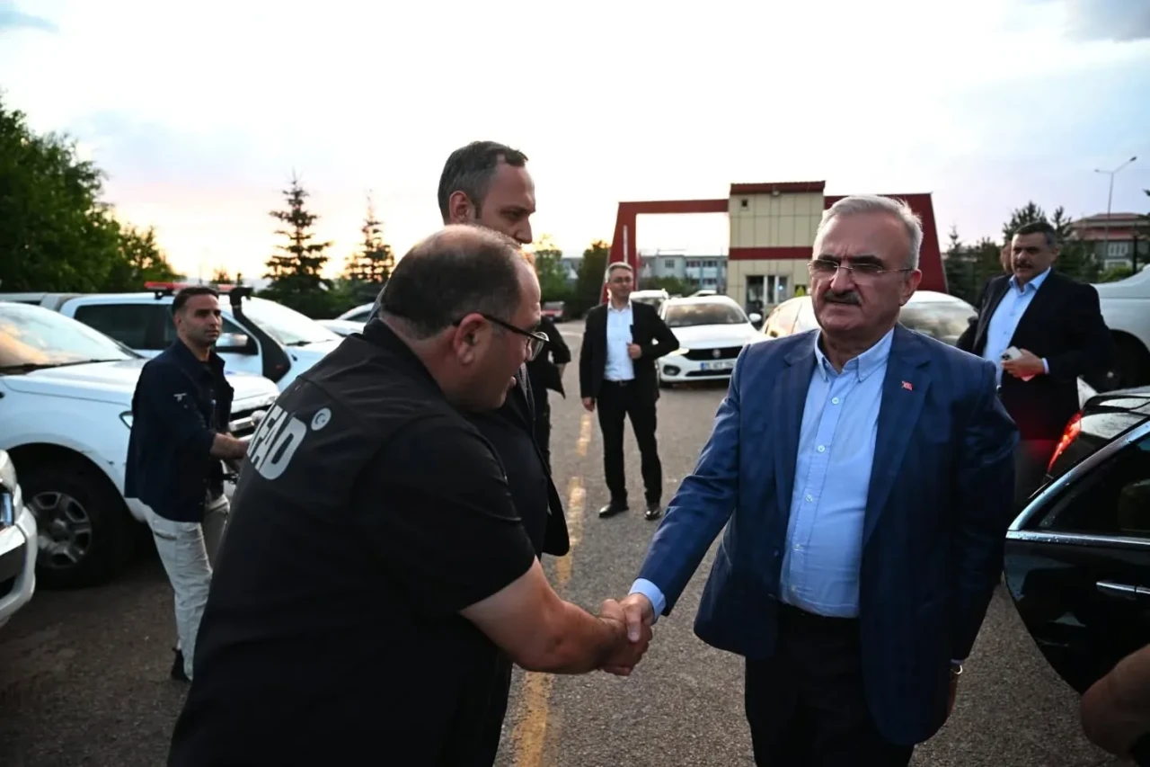 İçişleri Bakan Yardımcısı Münir Karaloğlu, Erzurum AFAD Müdürlüğünü Ziyaret Etti