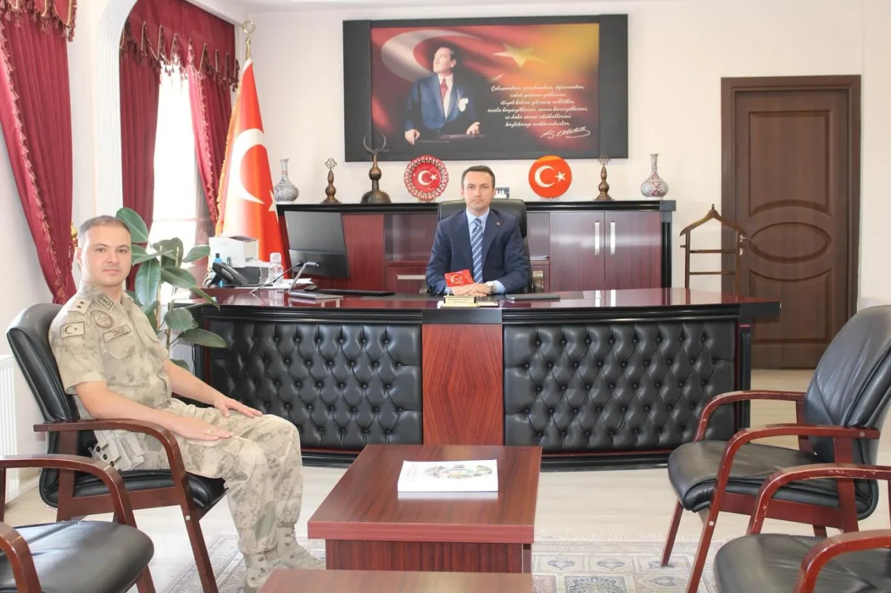 Van Çaldıran’da Jandarma Komutanı Gökhan Üre’den Veda Ziyareti