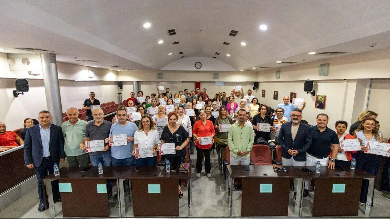 Karşıyaka'da Mahalle Afet Gönüllüleri Projesi Eğitimi Tamamlandı, Yeni Dönem Eylül'de Başlıyor