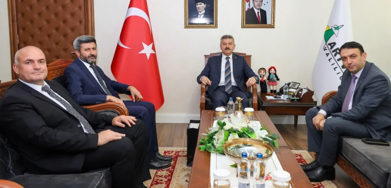 Trabzon Vakıflar Bölge Müdürü ve TMO Yetkilileri, Artvin Valisi Dr. Turan Ergün’ü Ziyaret Etti