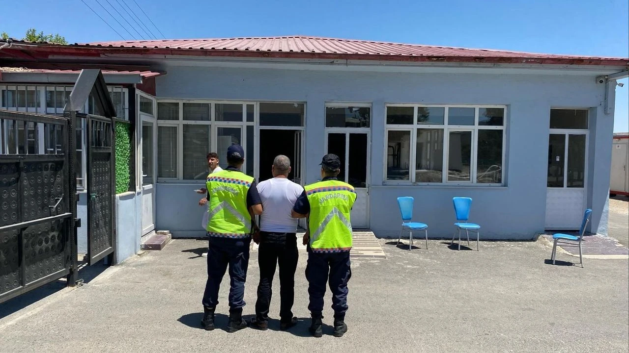 Kahramanmaraş'ta Jandarma, 35 yıl hapis cezası bulunan hükümlüyü yakaladı