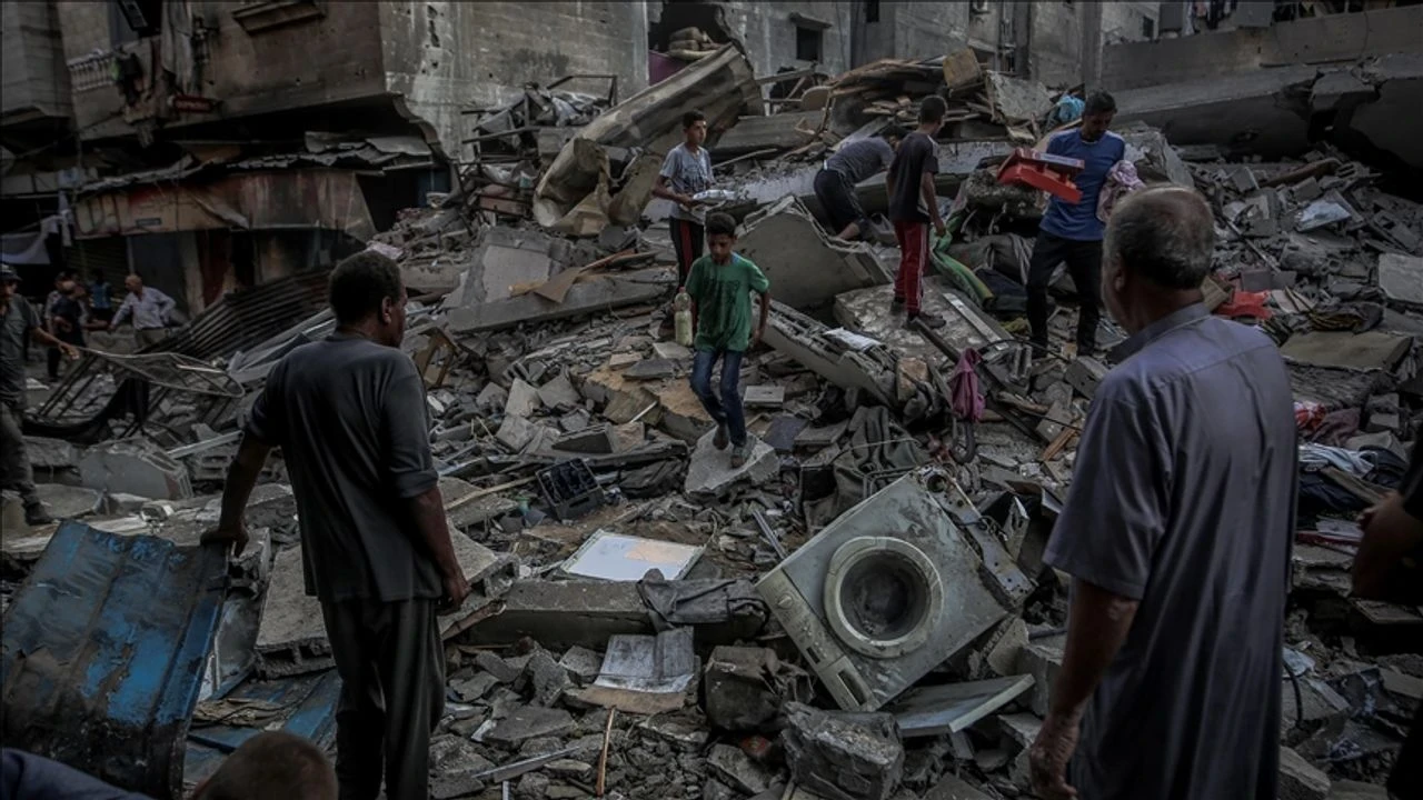 Gazze'de İsrail saldırıları: 24 saatte 103 ölü, toplam can kaybı 56 bini aştı