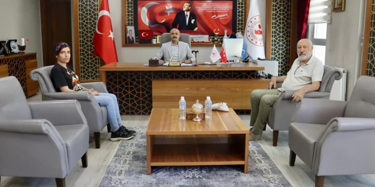 Gevhernik Kalesi Kazı Başkanı Dr. Osman Aytekin’den Ardanuç Kaymakamı Alparslan Sözen’e Ziyaret