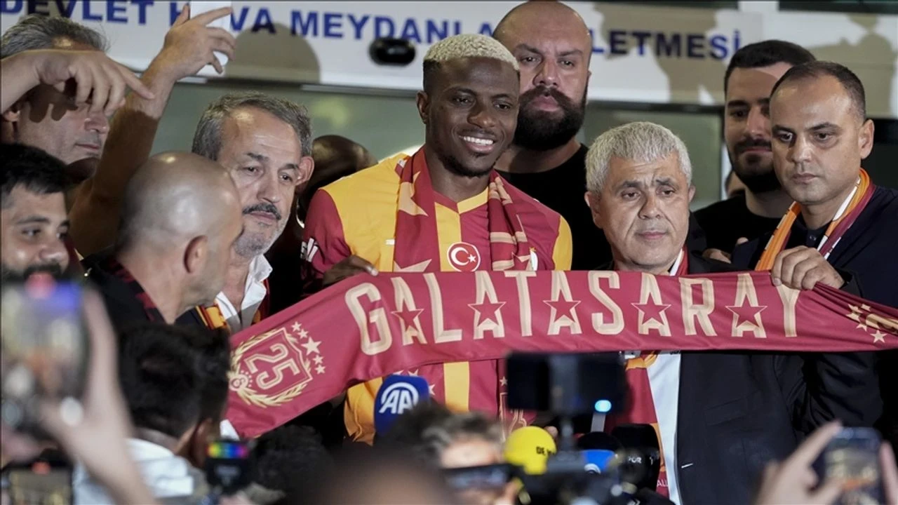 Osimhen İstanbul'a döndü, Galatasaray'da evimdeyim dedi!