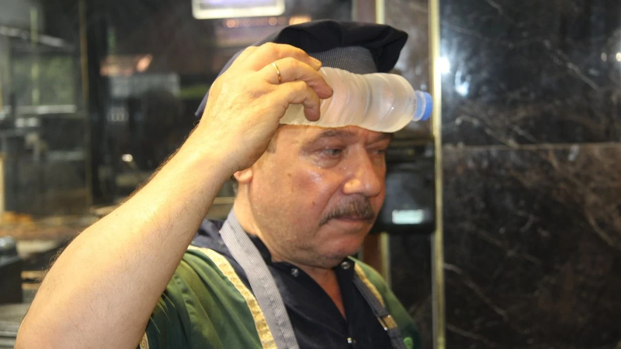 Gaziantep'te 40 Dereceyi Aşan Sıcakta Ustaların Zorlu Mesaisi Devam Ediyor