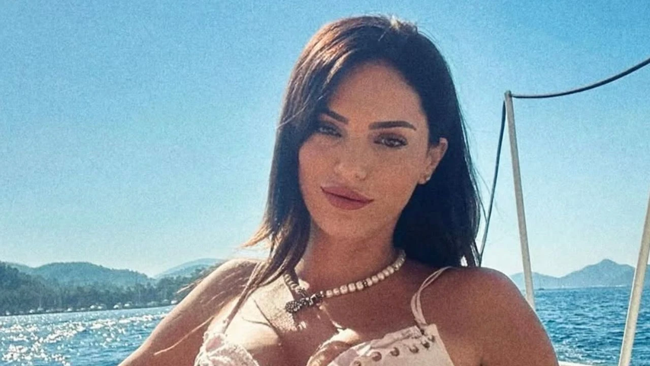 Sera Kutlubey'in Bahar Şahin ile yaşadığı tartışma sonrası kariyerine artan ilgi!