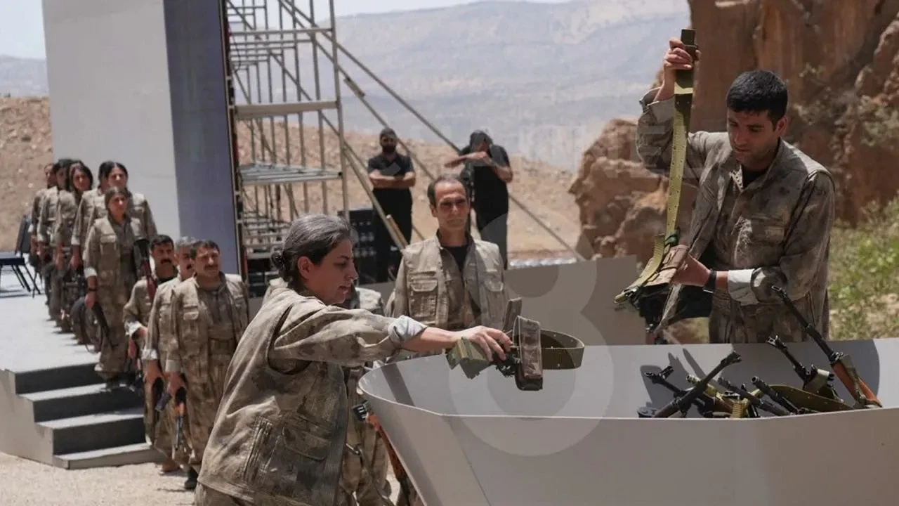 PKK'dan ayrılan 30 kişi, silahlarını yakarak yeni bir oluşum kurdu