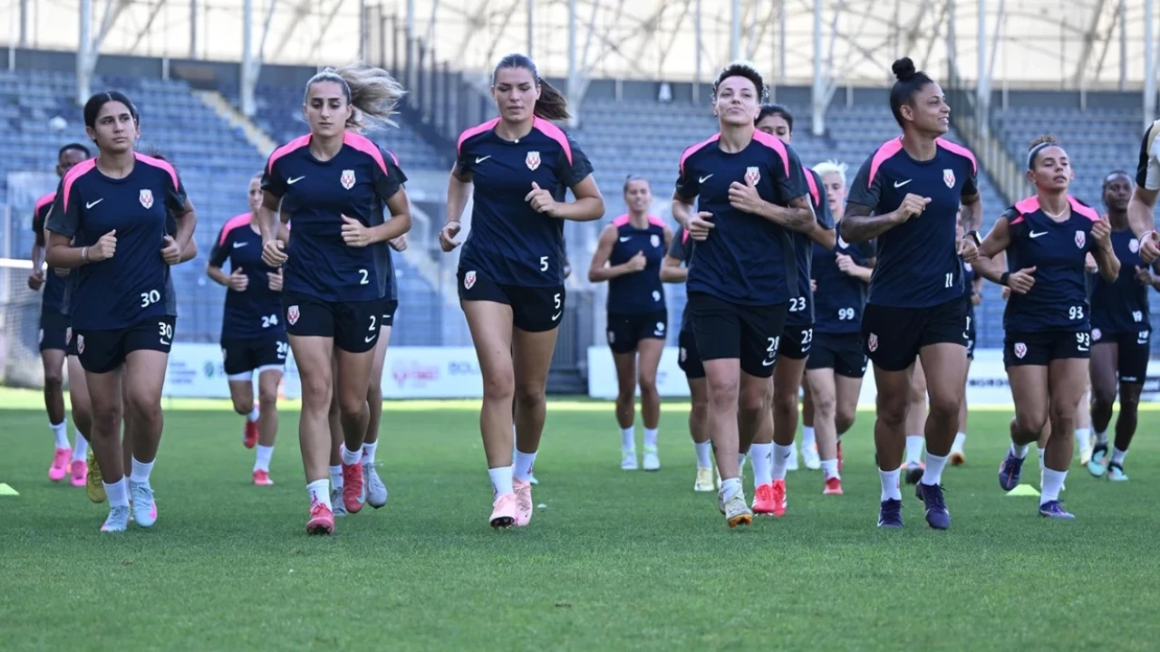 ABB FOMGET Kadın Futbol Takımı UEFA Şampiyonlar Ligi Yarı Finalinde Neftçi ile Karşılaşıyor