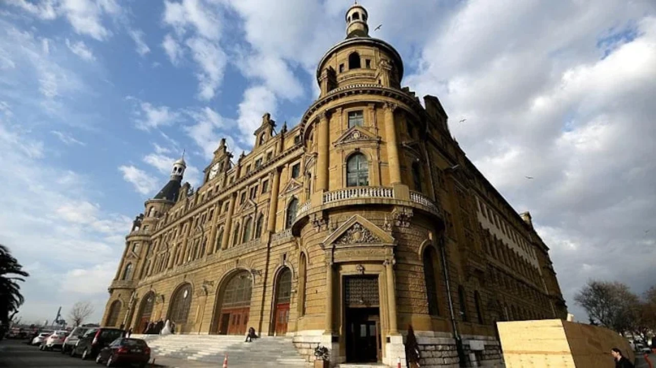 Haydarpaşa Garı'nda Kültürel Maske Altında İşgal Protestosu