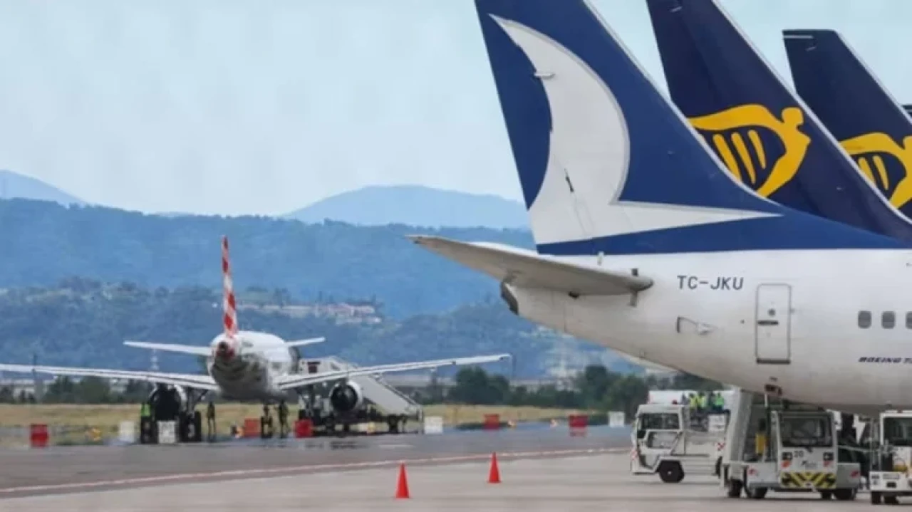 Uçak kalkışında trajik olay: Piste atlayan şahıs hayatını kaybetti