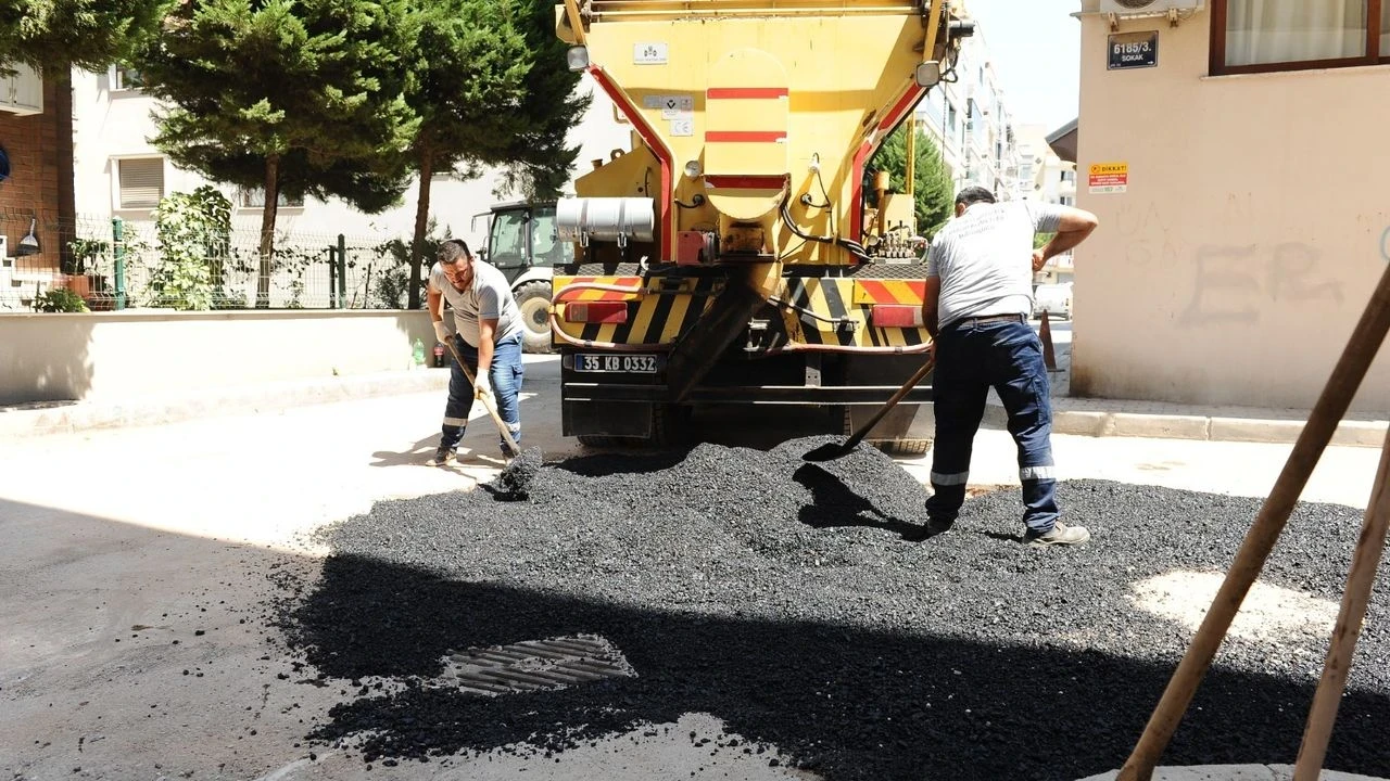 Karşıyaka'da yol yenileme seferberliği: Estetik ve konfor için sürdürülen yoğun çalışmalar devam ediyor