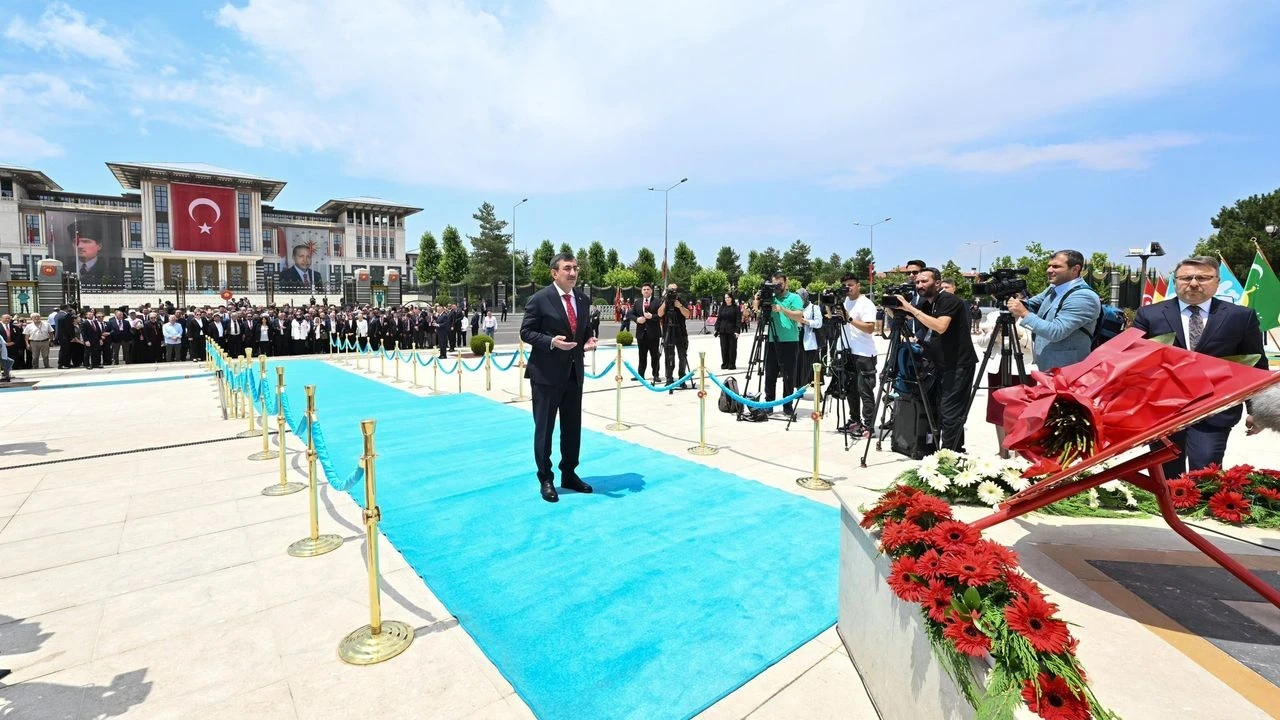 Cumhurbaşkanı Yardımcısı Yılmaz, 15 Temmuz Şehitler Anıtı’nda anma törenine katıldı