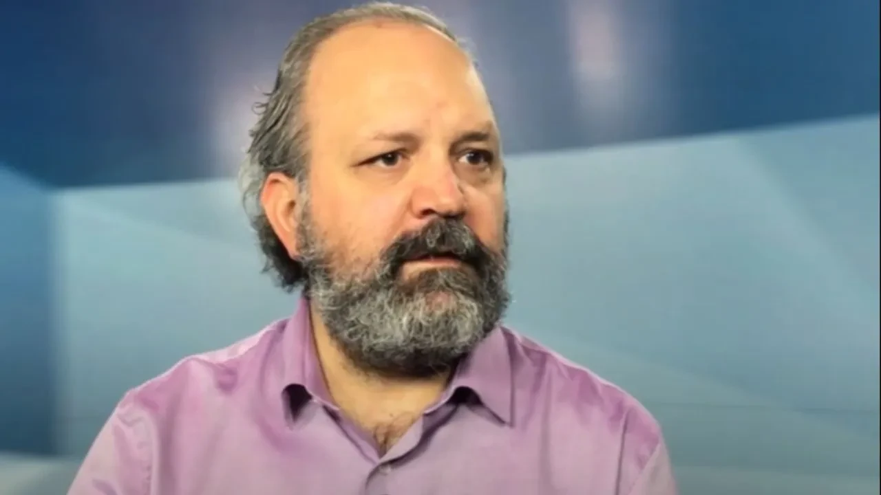 Pınar Kür'ün vefatının ardından oğlu Emrah Kolukısa'nın kariyeri merak konusu oldu