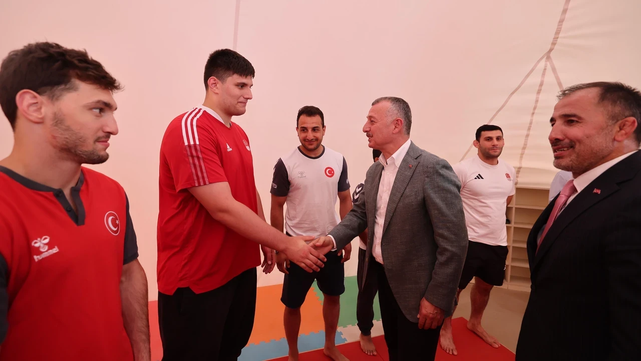 Kocaeli'de Emre Yazgan Judo Salonu açıldı, milli sporcular 2028 Olimpiyatları'na burada hazırlanacak.