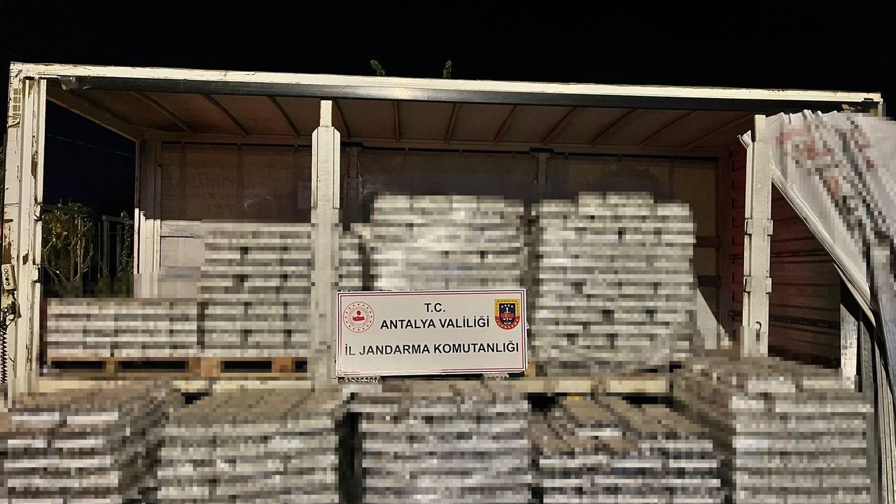 Jandarma, Antalya'da kaçak içki imalatına karşı büyük operasyon düzenleyerek 46 bin litre sahte içki ele geçirdi
