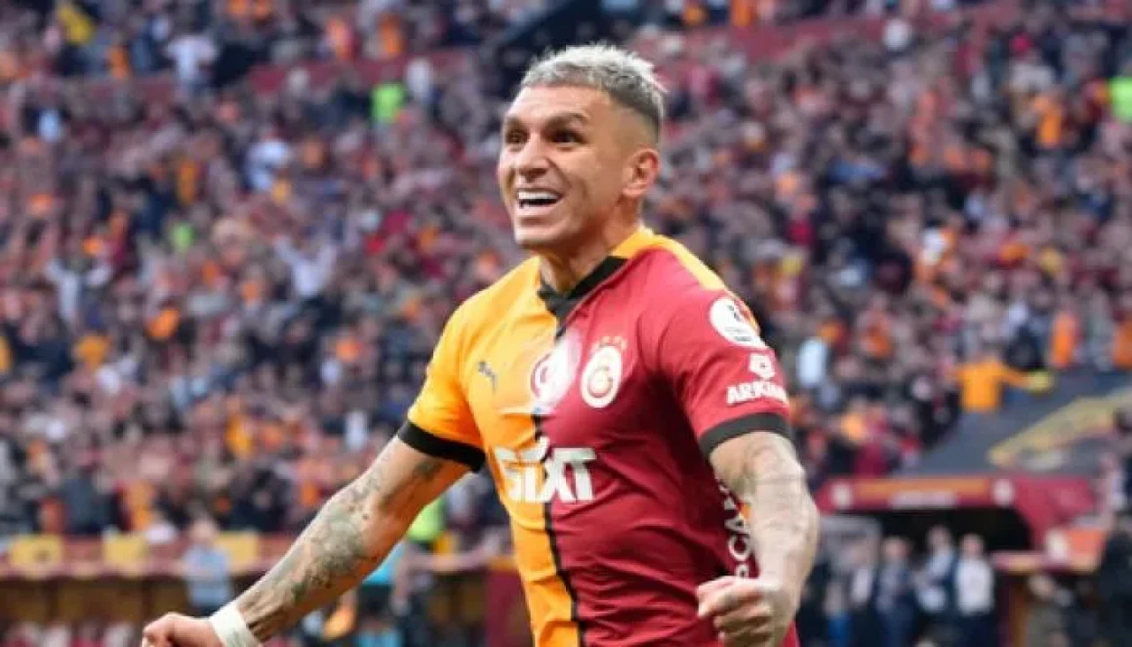Torreira, Türk bayrağı dövmesiyle Galatasaray'a olan sevgisini gösterdi