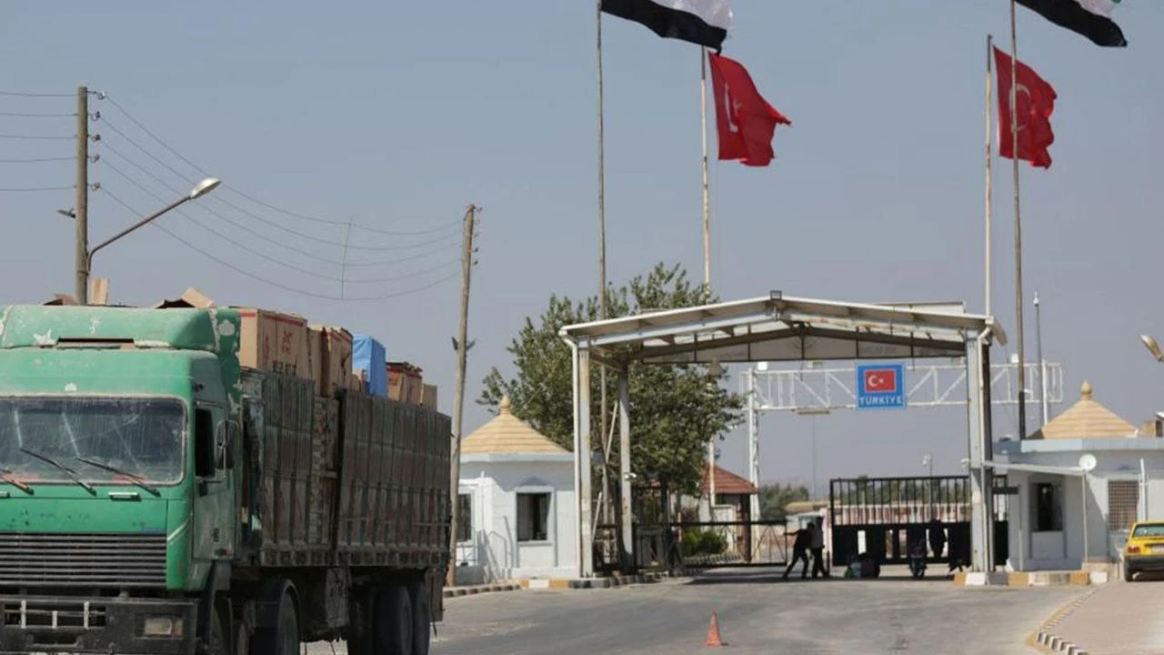 Suriye, Türk vatandaşlarına vize zorunluluğu getirdi; ücretli geçişler başladı!