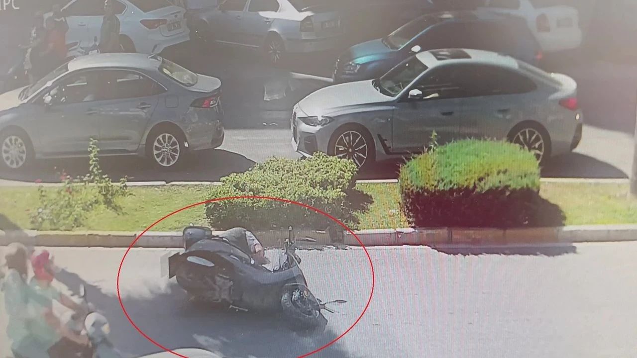 Antalya'da Motosiklet Kazasında Vatandaşlar Sürücüye Hızla Yardım Etti