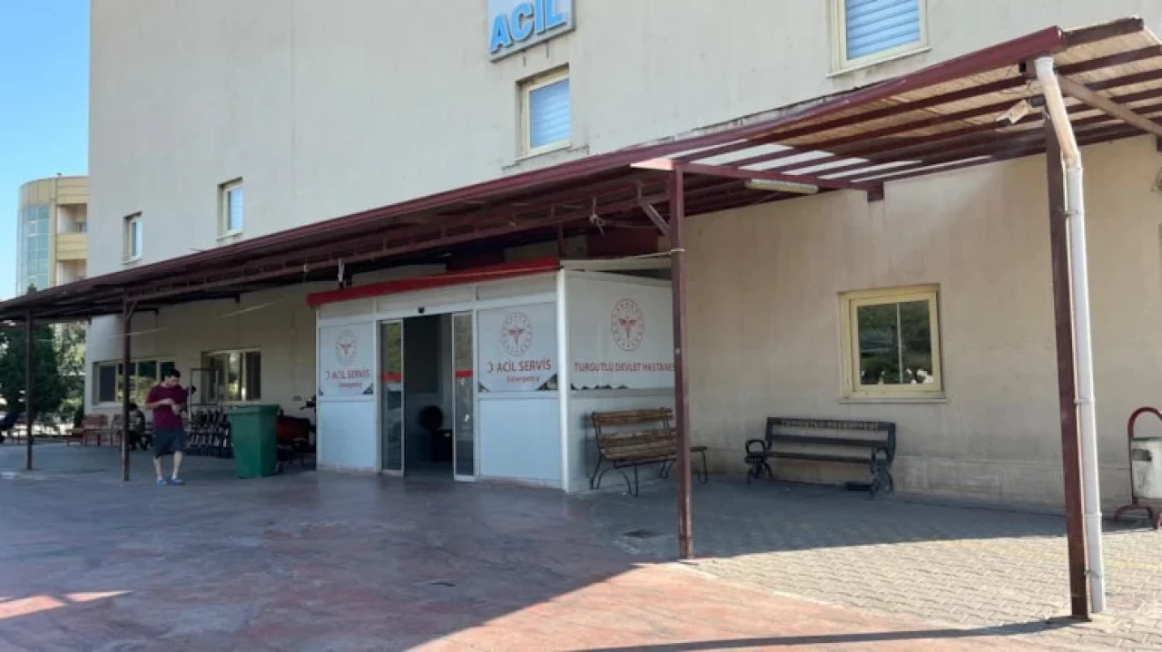 Kemalpaşa'da seramik fabrikasında gıda zehirlenmesi şüphesi, 68 işçi hastaneye kaldırıldı