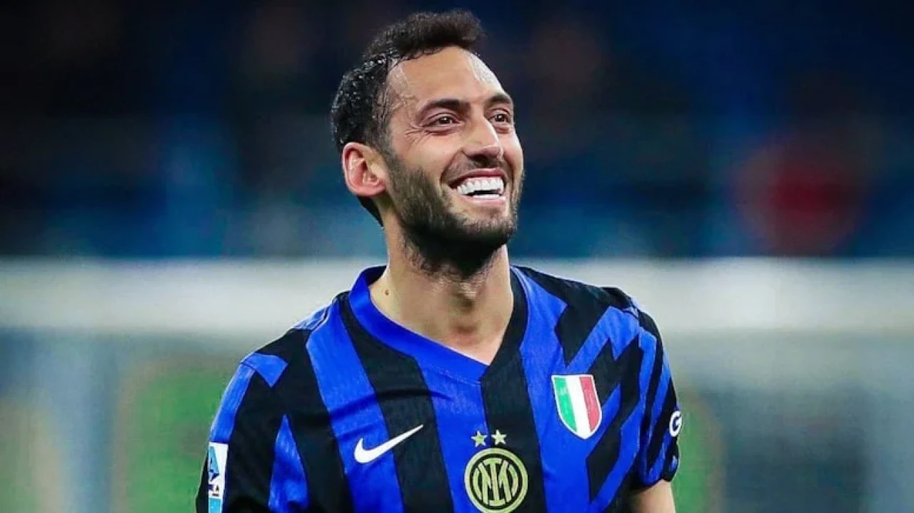 Hakan Çalhanoğlu, Inter'e döndüğünü duyurdu: "Kupalar kazanmak istiyorum"