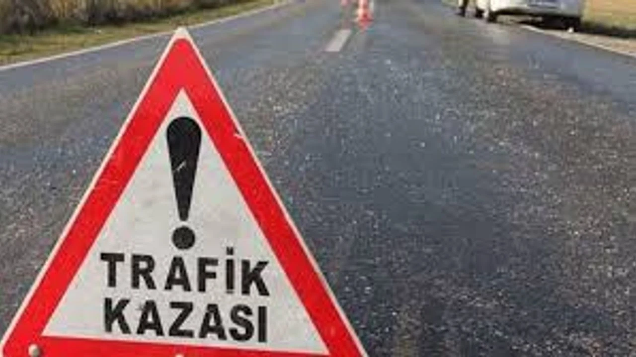 Uşak'ta motosiklet kazası: Sürücü metrelerce savruldu, durumu ciddiyetini koruyor