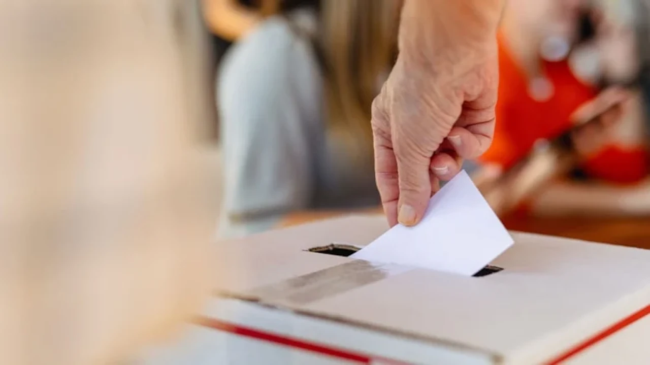 İngiltere'de oy kullanma yaşı 16'ya düşürülüyor, gençler yasada dönüşüm istiyor!