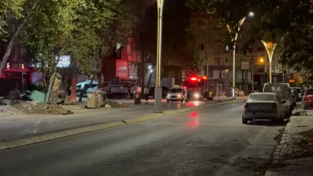 Gebze'de kazı çalışması sırasında doğal gaz hattı delindi, mahalleye gaz yayıldı