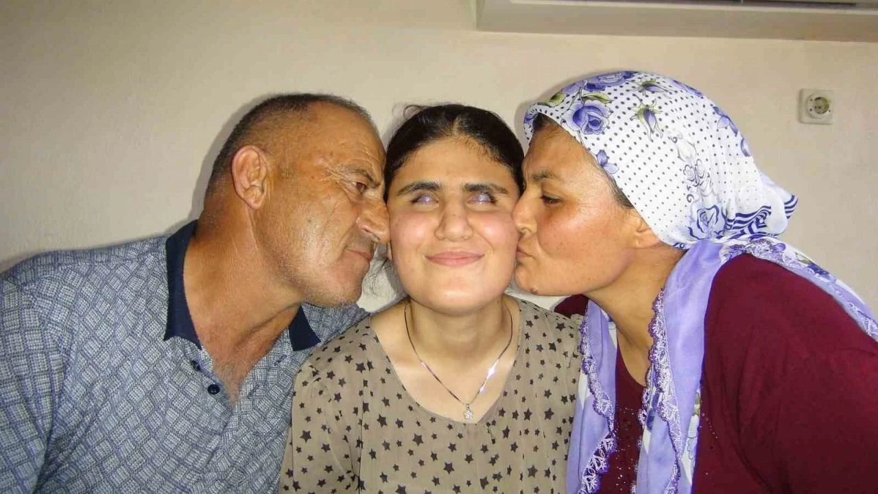 Görme engelli Nazalin Selvi'nin azmi ve annesinin desteğiyle başarı hikayesi