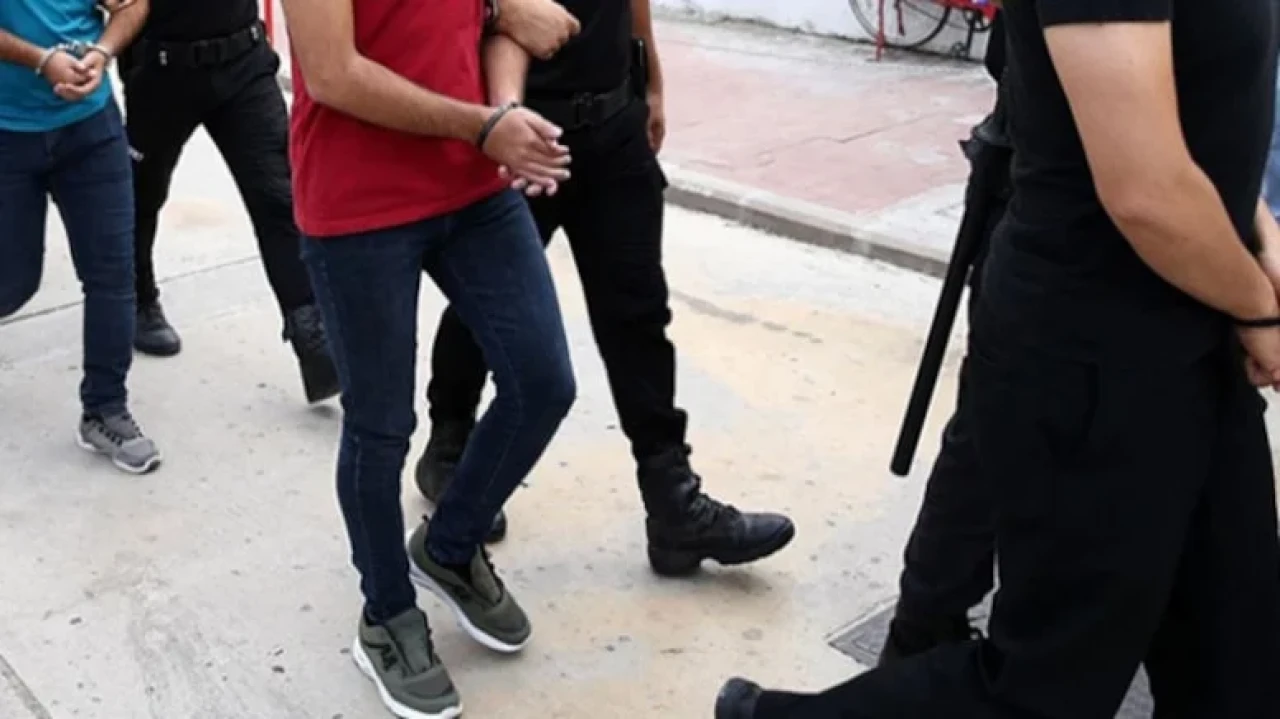 Adıyaman'da uyuşturucu operasyonunda 15 gözaltı, 40 kök kenevir ve uyuşturucu ele geçirildi