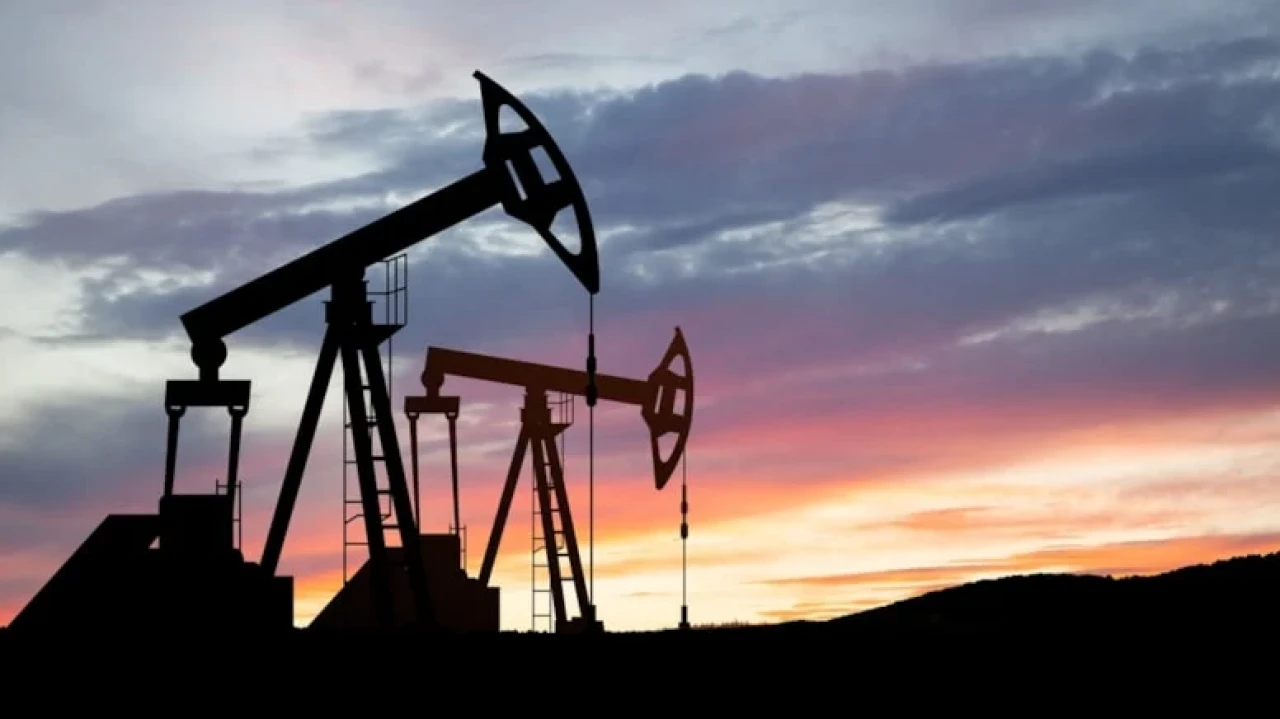 Petrol fiyatları gümrük belirsizliğiyle dalgalanıyor: Brent 67,86 dolara geriledi