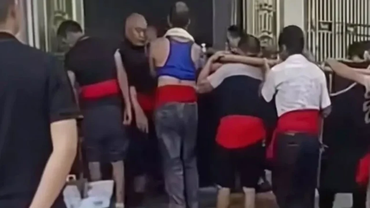 Çin'de yaşamı kutlayan geleneksel tabut ritüeli dikkat çekiyor